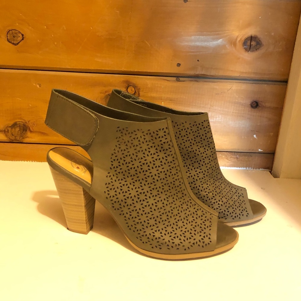 Heeled sandals